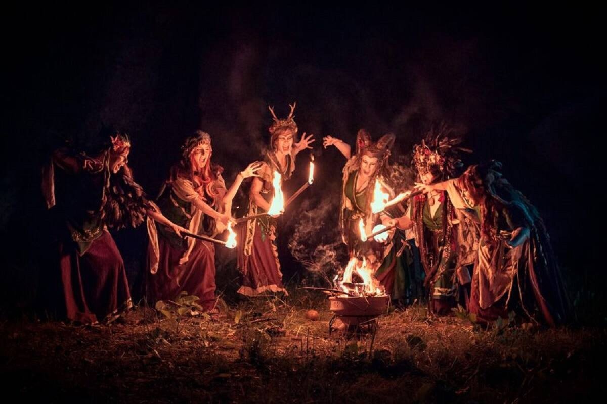 Обложка книги «Танцы на поляне»